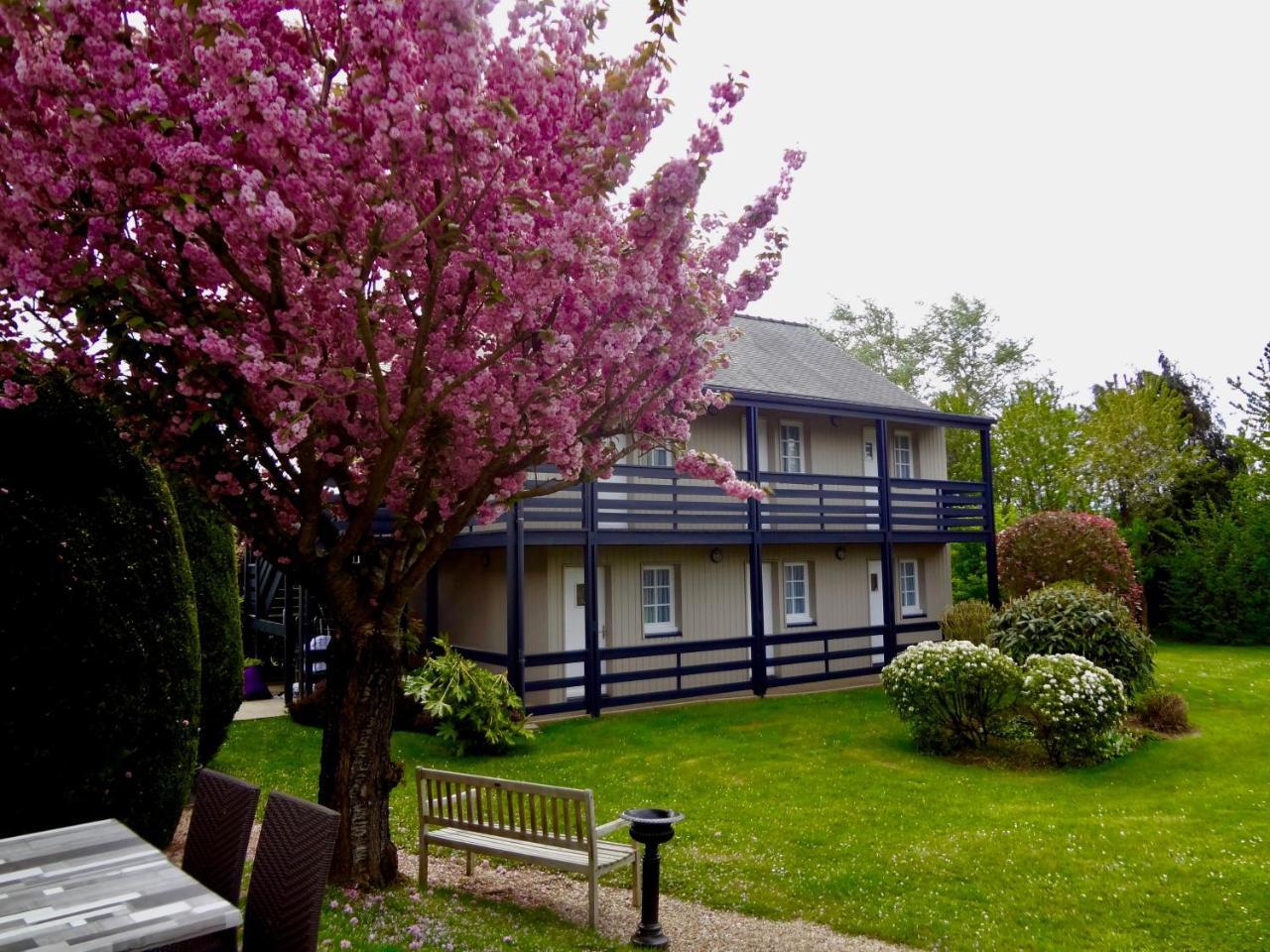 Hotel Nuit Et Jour - La Maison De Lucile Cancale Exterior photo